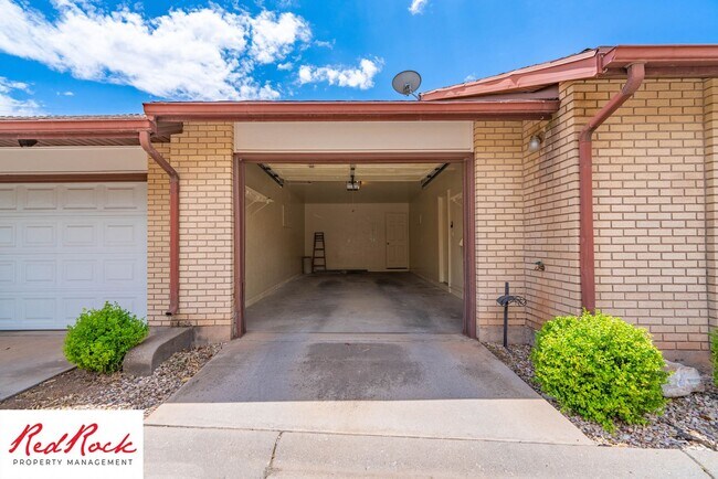 Building Photo - 3 Bedroom End Unit Home in Downtown St. Ge...