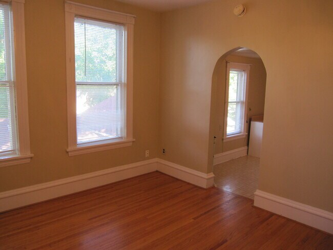 Building Photo - 804 S 4th St