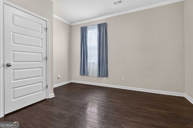 Building Photo - 3744 Hampshire Walk SW