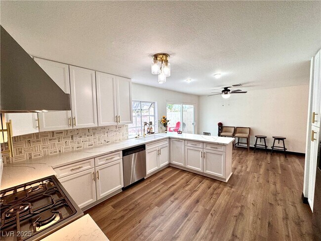 Building Photo - 2056 Pinion Springs Dr