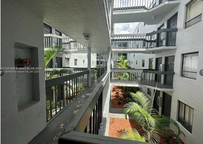 Building Photo - 1880 N Congress Ave