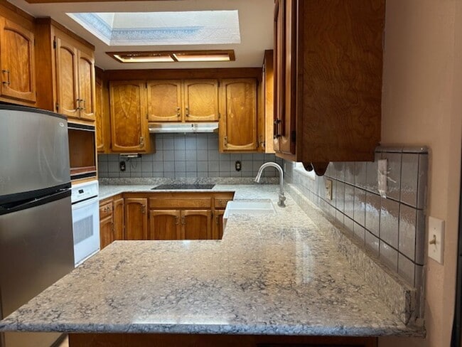 Building Photo - 3 Bedroom Country Home