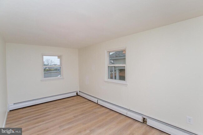 Building Photo - 857 Street Rd