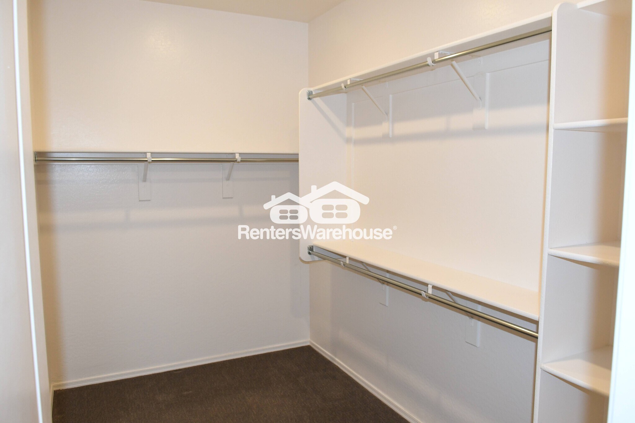 Building Photo - 3048 W Thorn Tree Dr