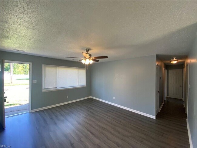 Building Photo - Four Bedroom Home in Virginia Beach