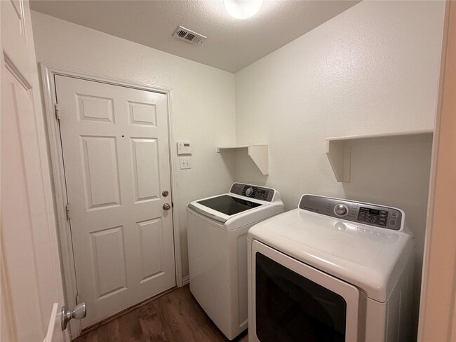 Building Photo - 933 Newberry Trail