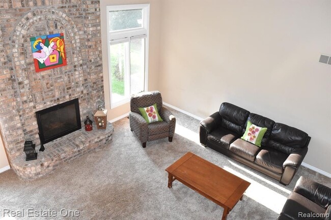 Building Photo - 5841 Ruby Dr