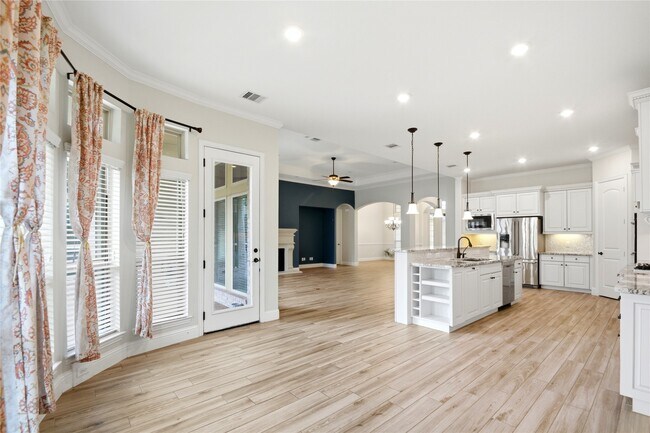 Building Photo - 5818 Fairway Shores Ln
