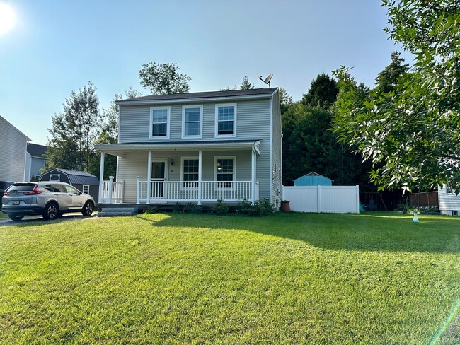 Building Photo - Like New 3BR, 1.5 bathroom Colonial For Rent