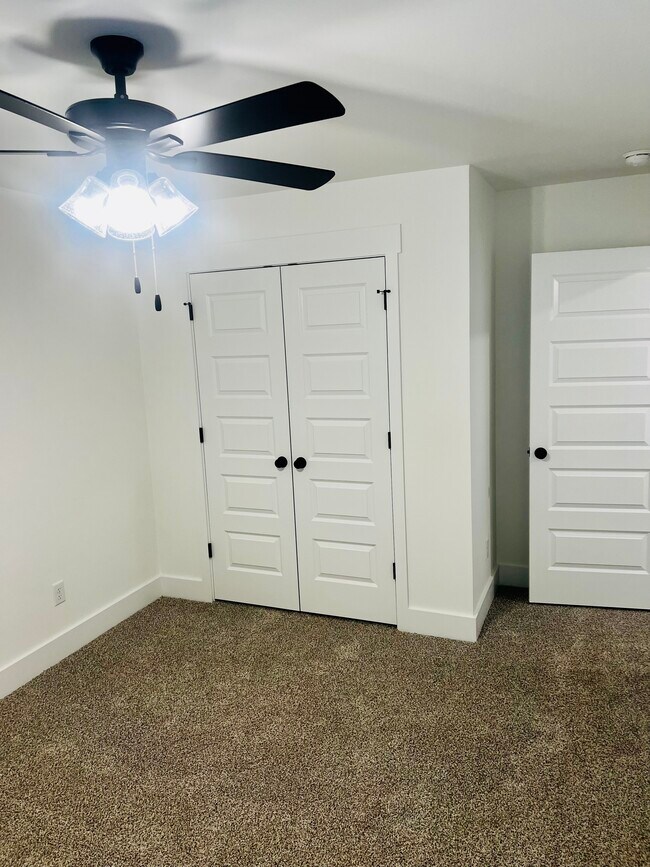 Building Photo - 251 Kristen Ln