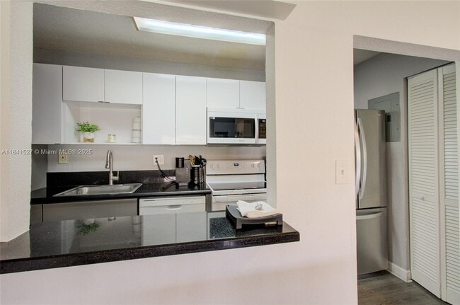 Building Photo - 4610 NW 79th Ave