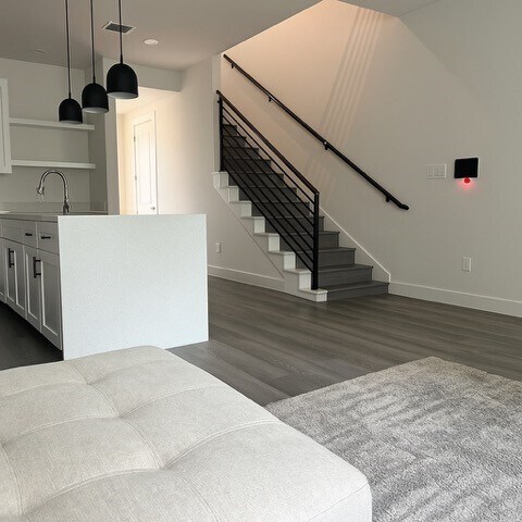 Building Photo - 8419 Woodward St