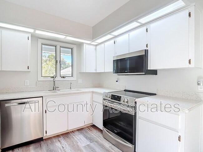 Building Photo - 1007 S Pointe Alexis Dr