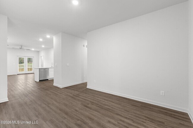 Building Photo - 621 Stillwater Cv