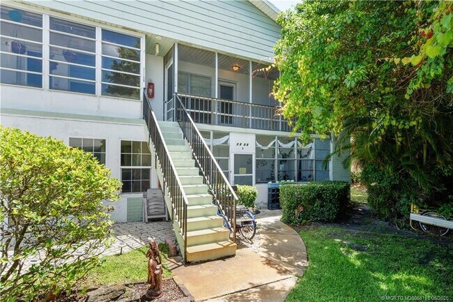 Building Photo - 2118 SE Edler Dr