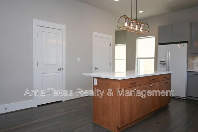 Building Photo - 2220 Portsmouth St