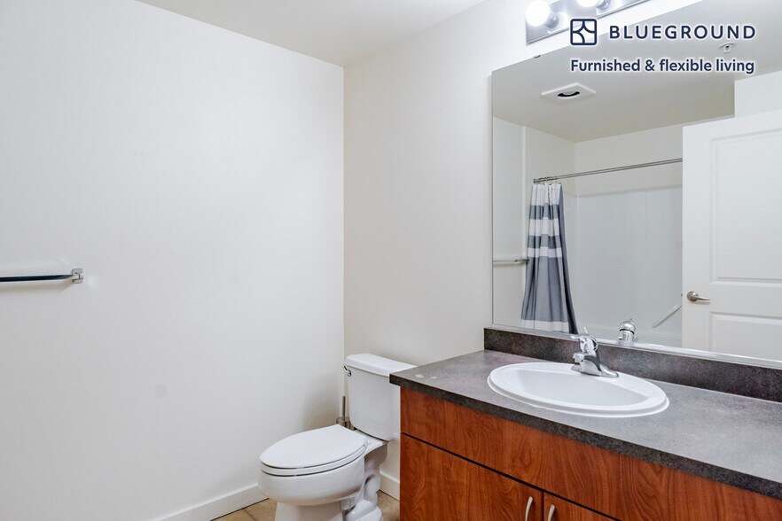 Building Photo - 362 Bellevue Way NE