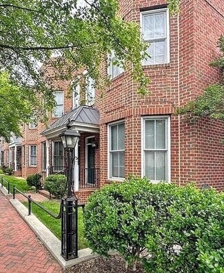 Building Photo - 1420 W Cary St