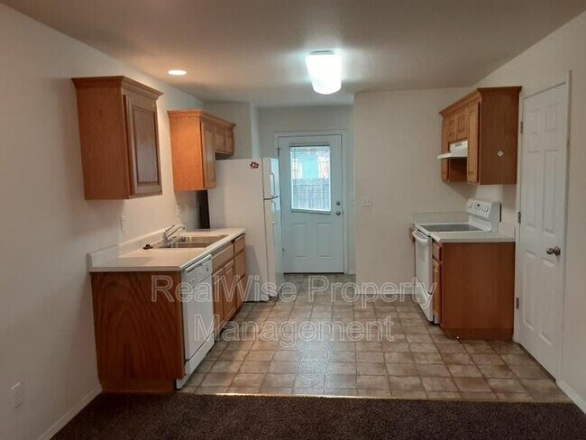 Building Photo - 1294 Willow Ln