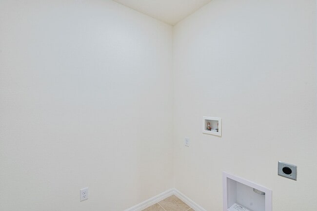 Building Photo - Never Lived in 4 Bed, 2 Bath Ormond Home with Upgrades and a Fenced Yard