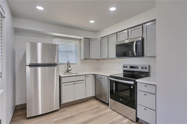 Building Photo - 153 Kathleen Dr