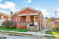 Building Photo - 3-bedroom ranch East York.
