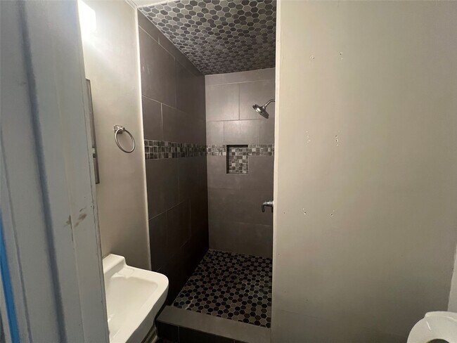 Building Photo - 416 Pin Oak Dr