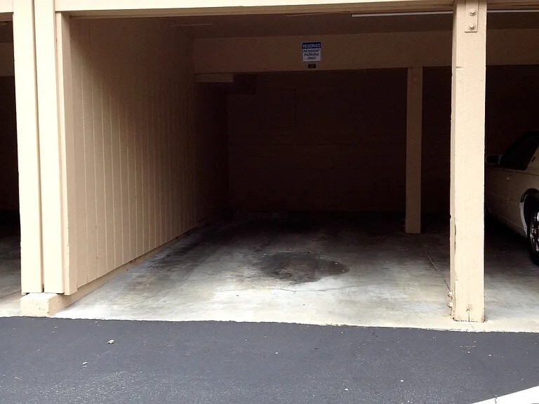 Building Photo - 300 Glenwood Cir