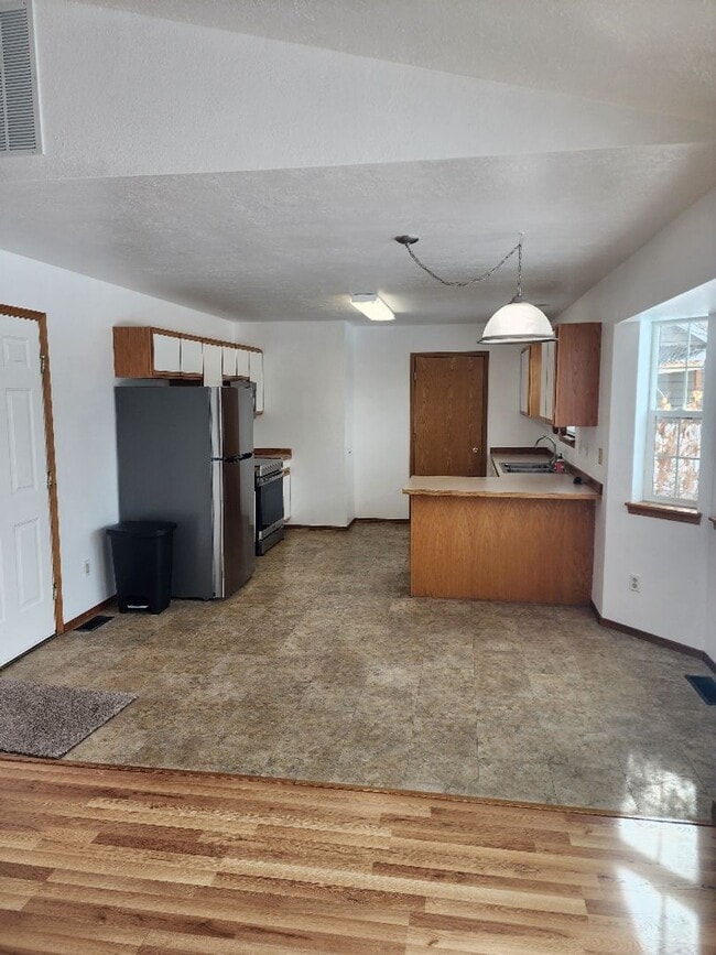 Building Photo - Newly remodeled 3 bedroom home!