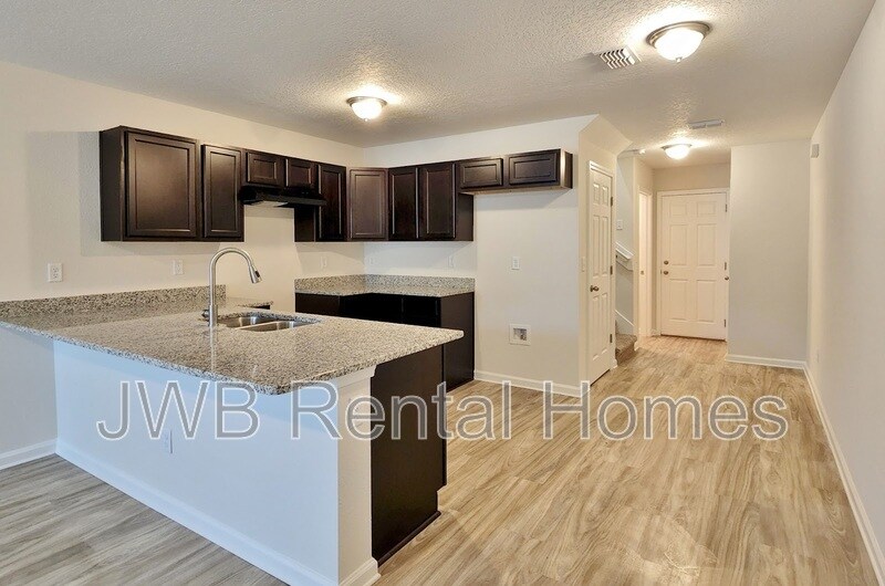 Building Photo - 8496 McGirts Village Ln