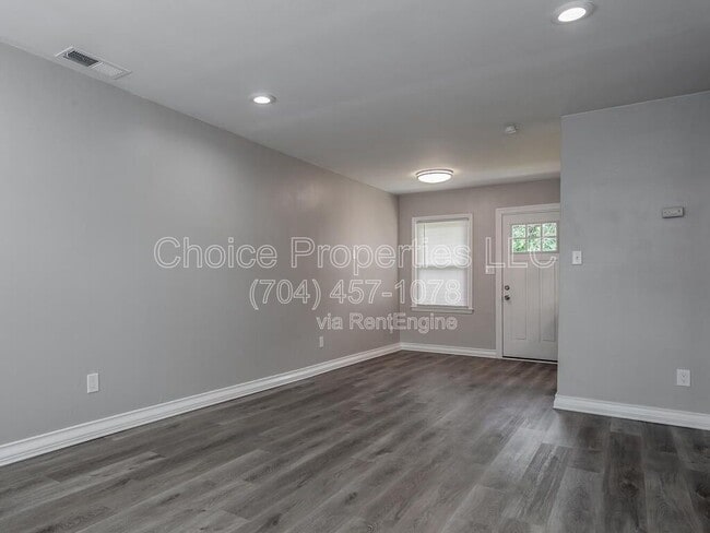 Building Photo - 5804 Cedars E Ct