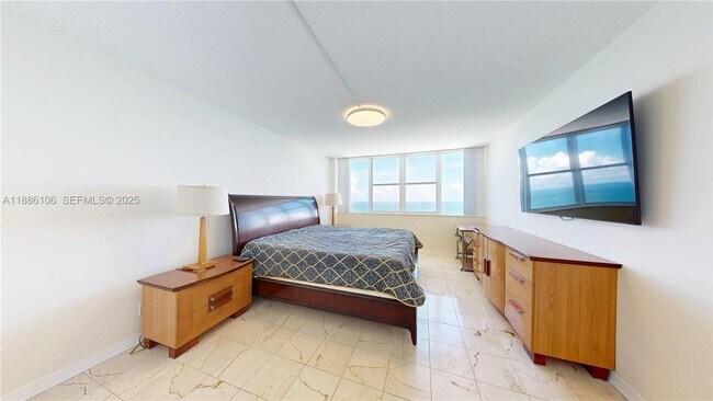 Building Photo - 3140 S Ocean Dr