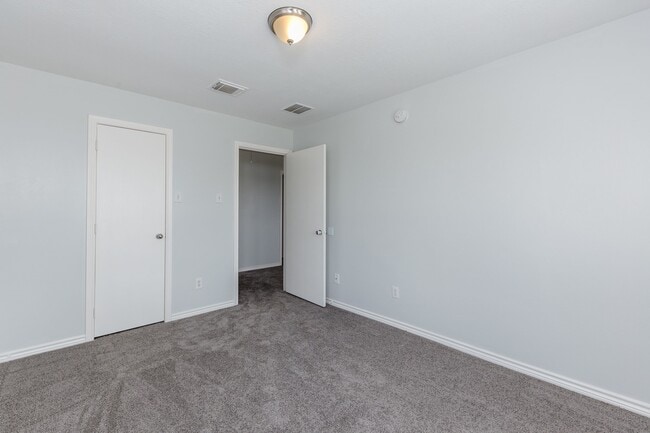 Building Photo - 7615 Greenwood Point Dr