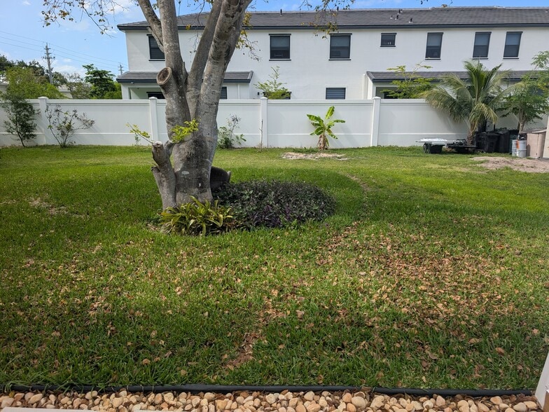 Building Photo - 3051 SW 50th St