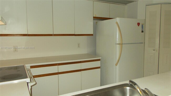 Building Photo - 1200 SW 125th Ave