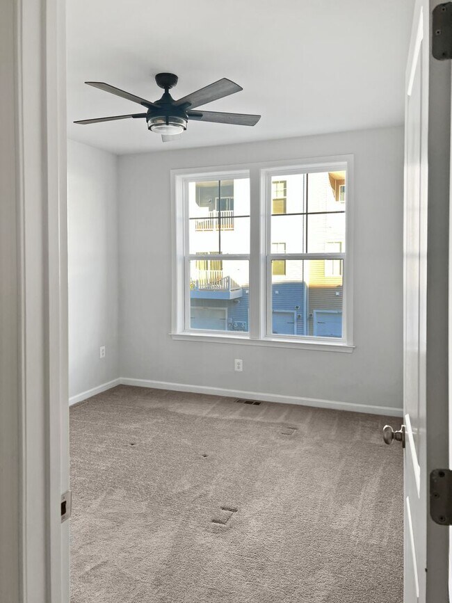 Building Photo - Holiday Special! Beautiful 2 Bedroom Condo in Glen Allen! – No Application Fee This Season!