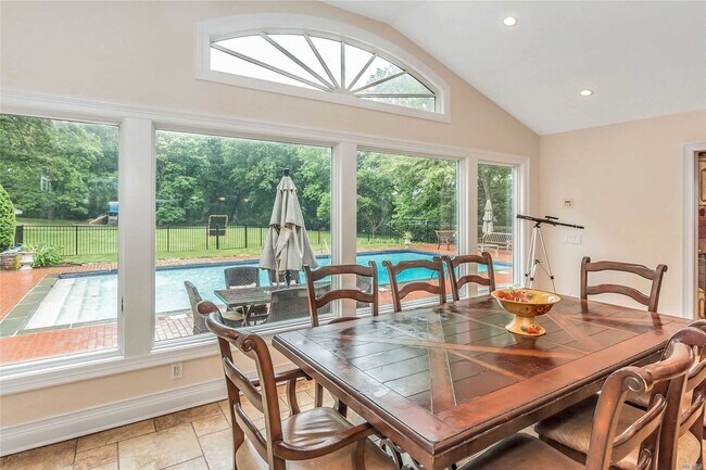 Building Photo - 343 Oyster Bay Road