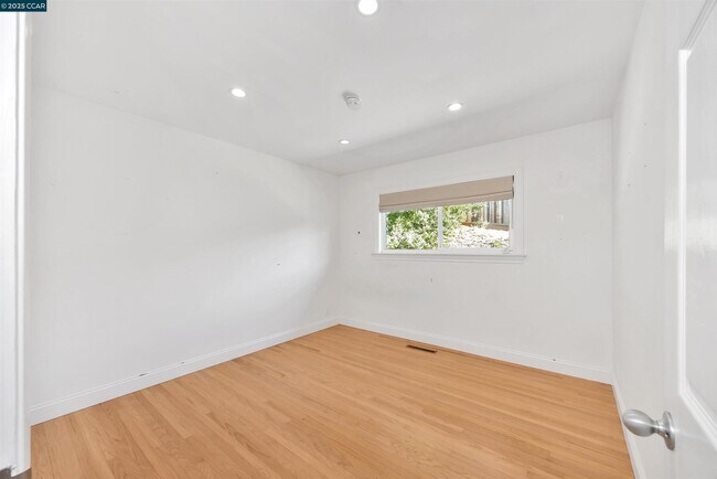Building Photo - 3142 Windsor Ct