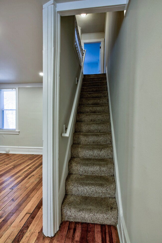 Building Photo - 1115 Frances Ave