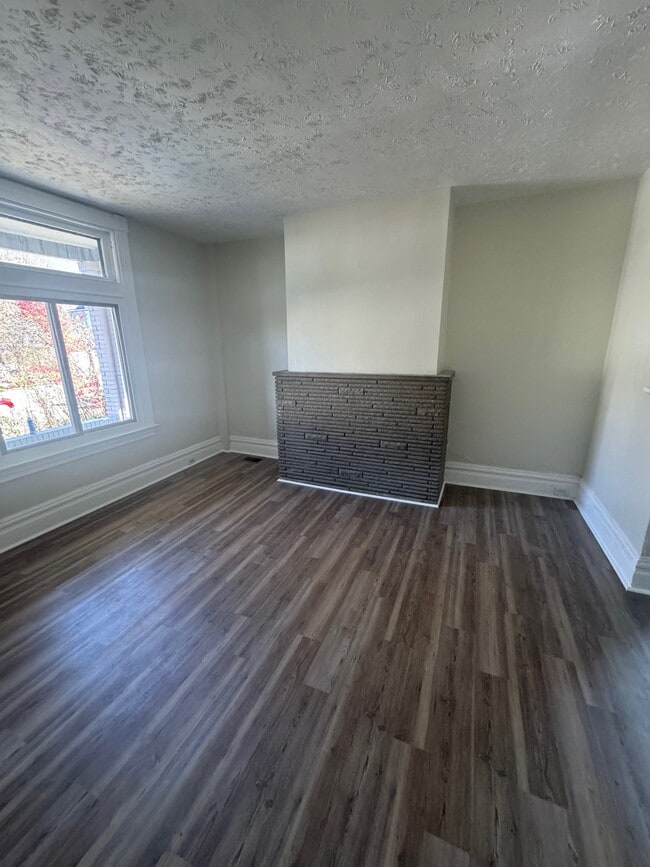 Building Photo - 6440 Dean St