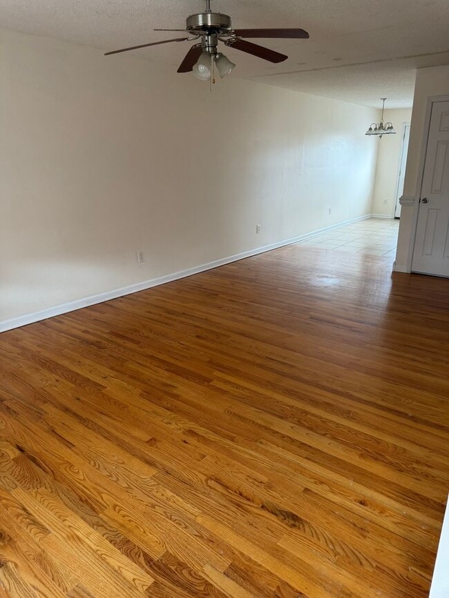 Building Photo - 2-bedroom, 1 full bath with 2-half baths Condo   Gray TN