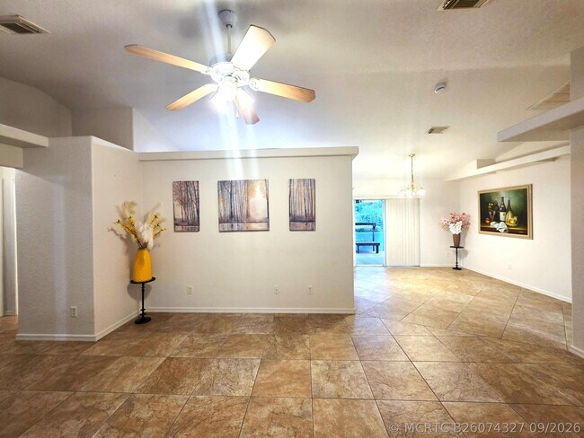 Building Photo - 6707 Coquina Ave