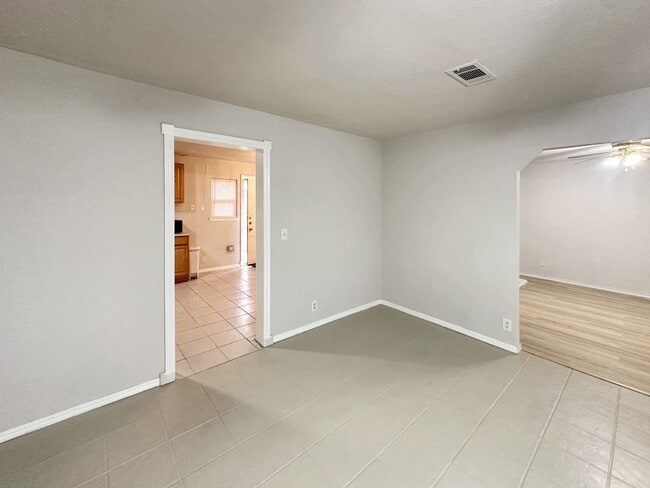 Building Photo - 2409 Stonegate St