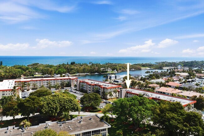 Building Photo - 3000 NE 48th Ct