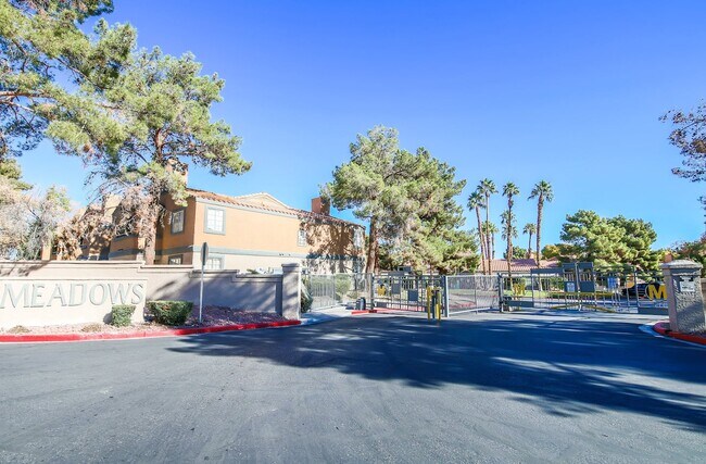 Building Photo - 211 Mission Laguna Ln