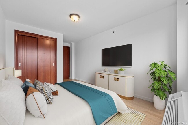 Building Photo - 30-80-80 21st St