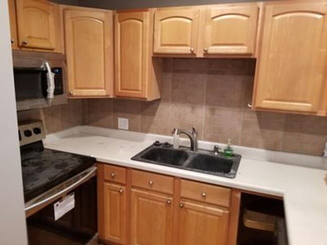 Building Photo - 3 Bed 2 Bath Newly Remodeled