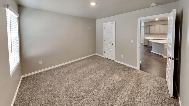 Building Photo - 2740 Dennis Dr