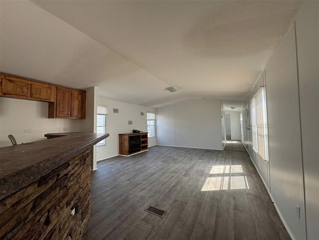Building Photo - 16206 Wood Dr