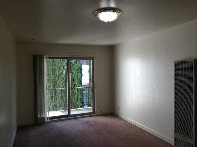 Building Photo - Uni Flats